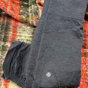New lululemon capris